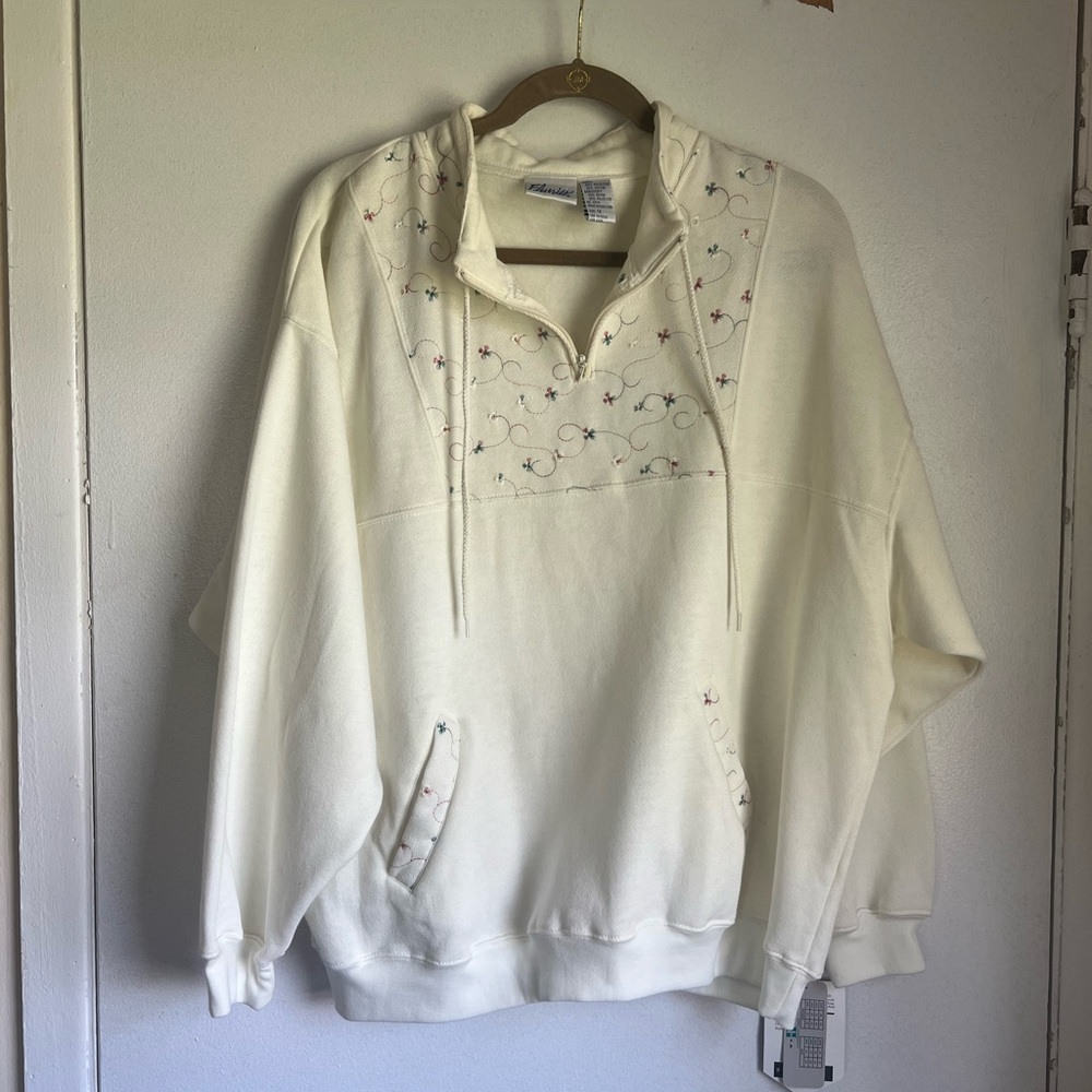 Women's Cream Sweatshirt with Embroidered Design by Flurries Size 1X
